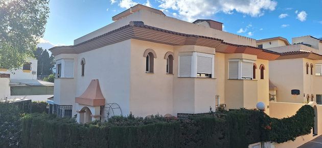 Foto 1 de Venta de casa en calle Media Legua de 3 habitaciones con terraza y piscina