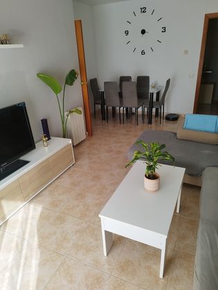 Foto 1 de Pis en venda a calle Manuel de Falla de 2 habitacions amb mobles i balcó