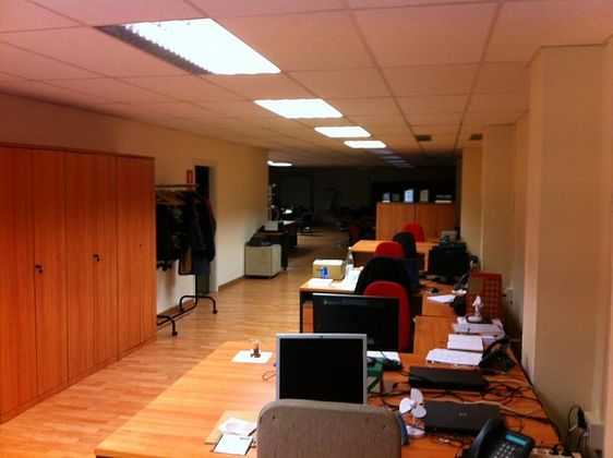Foto 1 de Oficina en venda a calle Sant Guillem de 4 habitacions amb mobles i aire acondicionat