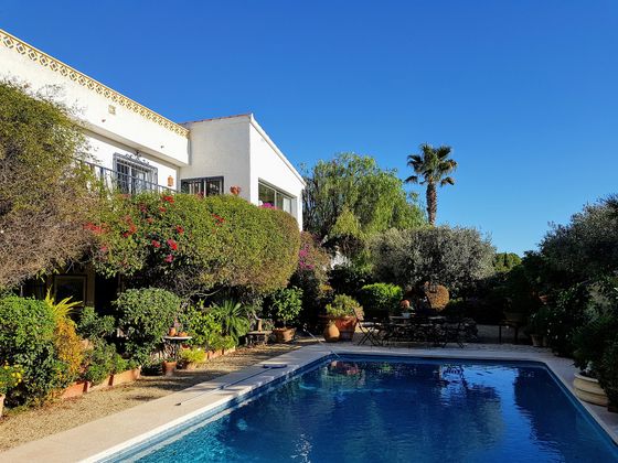 Foto 1 de Vil·la en venda a calle Leo de 7 habitacions amb terrassa i piscina