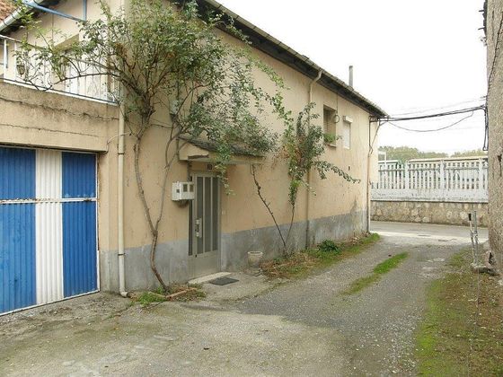 Foto 1 de Casa en venda a calle Ferrocarril de 3 habitacions amb terrassa i garatge
