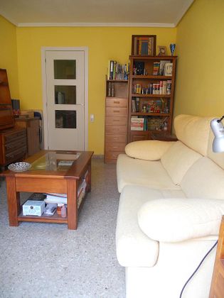 Foto 2 de Pis en venda a calle Granada de 4 habitacions amb mobles i balcó