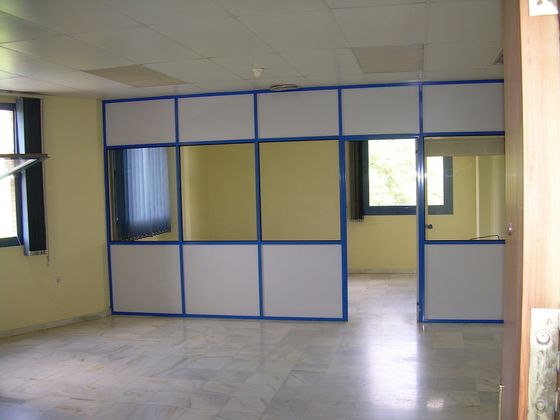 Foto 1 de Oficina en lloguer a avenida Alcalde Luis Uruñuela de 2 habitacions amb aire acondicionat i calefacció