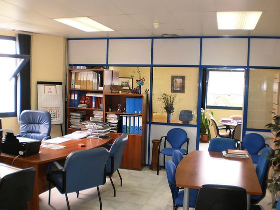 Foto 2 de Oficina en lloguer a avenida Alcalde Luis Uruñuela de 2 habitacions amb aire acondicionat i calefacció