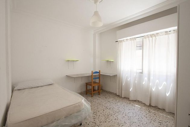 Foto 1 de Venta de piso en calle Jacobo del Barco de 4 habitaciones y 102 m²