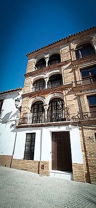 Foto 1 de Casa en venda a plaza San Fernando de 4 habitacions amb terrassa i balcó