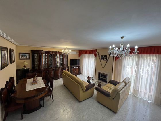 Foto 2 de Casa adossada en venda a avenida Moral de 4 habitacions amb terrassa i garatge