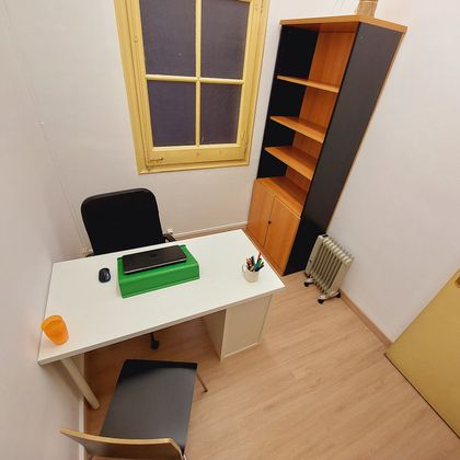 Foto 2 de Oficina en lloguer a calle Aragó de 1 habitació amb terrassa i mobles