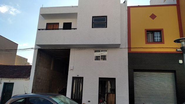 Foto 2 de Casa en venda a calle Pedro Gonzalez Gomez de 3 habitacions amb terrassa i garatge