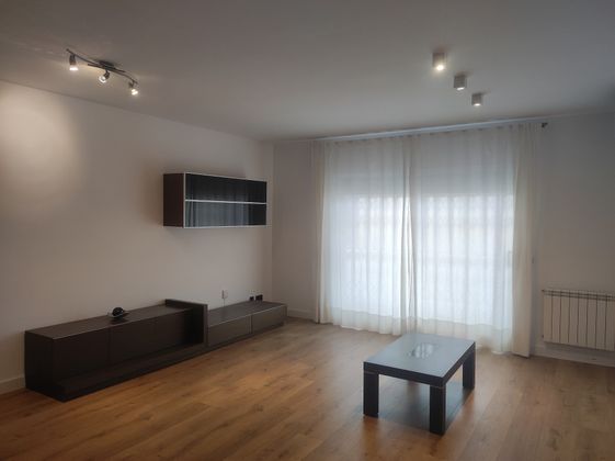 Foto 2 de Ático en alquiler en calle Manuel Soler de 3 habitaciones con terraza y muebles