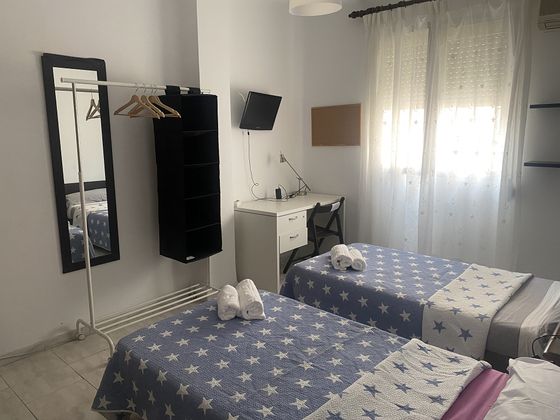 Foto 2 de Edifici en venda a calle Diego de Almaguer de 8 habitacions amb garatge i mobles