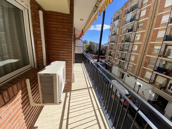 Foto 2 de Pis en venda a calle Jaca de 4 habitacions amb balcó i aire acondicionat
