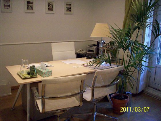 Foto 2 de Alquiler de oficina en calle Sagasta de 20 habitaciones con muebles y aire acondicionado