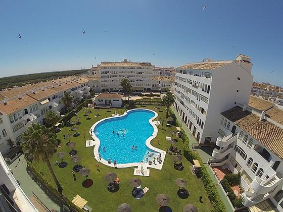 Foto 1 de Alquiler de apartamento en urbanización Camaleon de 2 habitaciones con terraza y piscina