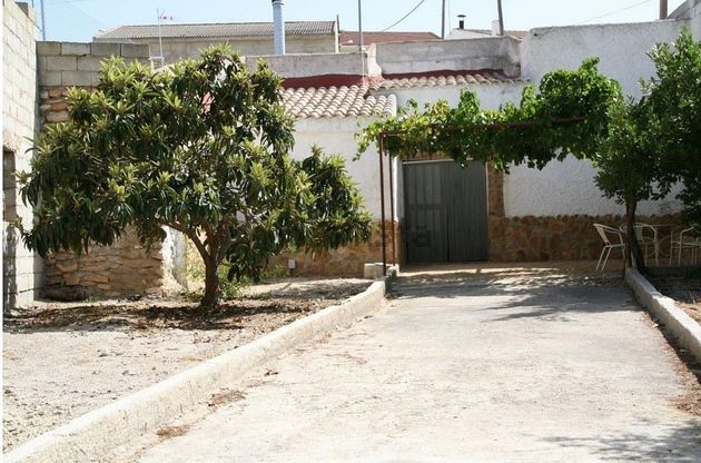 Foto 2 de Casa rural en venda a calle El Valle de 2 habitacions amb terrassa i jardí
