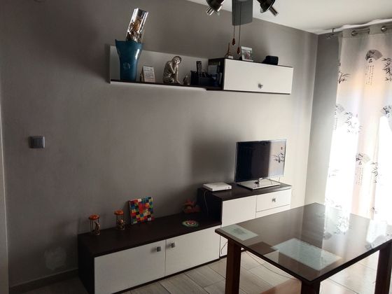 Foto 1 de Venta de piso en calle Horno Granada de 3 habitaciones con muebles y balcón