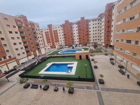 Foto 1 de Venta de piso en calle Bulevar Pilar Miró de 3 habitaciones con piscina y garaje
