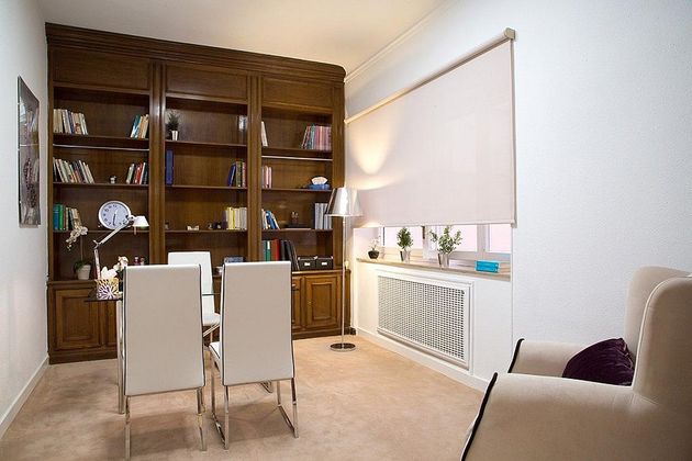 Foto 2 de Oficina en alquiler en paseo Eduardo Dato de 1 habitación con muebles y aire acondicionado
