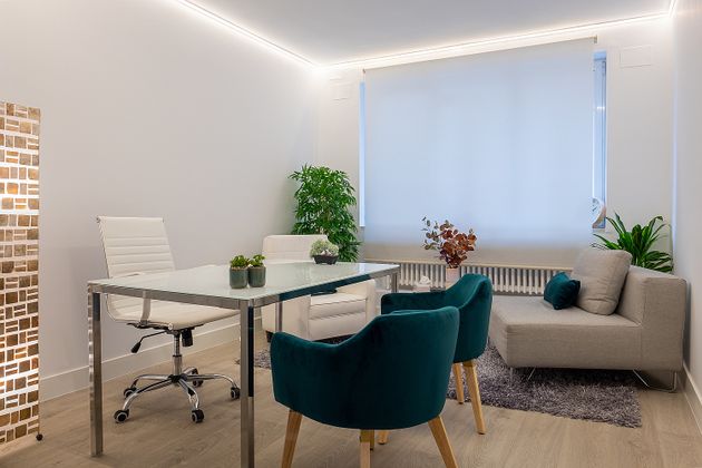 Foto 1 de Alquiler de oficina en calle Amado Nervo de 1 habitación con muebles y aire acondicionado