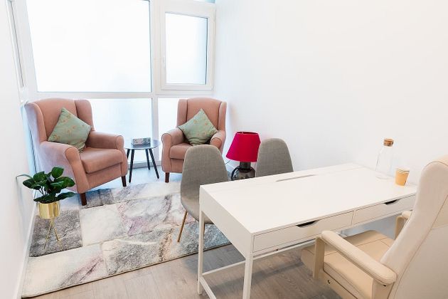 Foto 2 de Alquiler de oficina en calle Agustín de Iturbide de 1 habitación con muebles y aire acondicionado