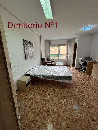 Foto 1 de Apartament en lloguer a calle Del Mercat de 4 habitacions amb terrassa i mobles