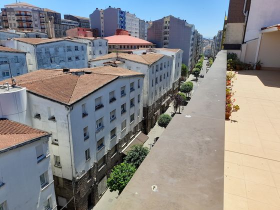 Foto 2 de Ático en venta en calle Ramón Cabanillas de 3 habitaciones con terraza y muebles