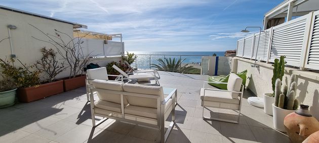 Foto 1 de Àtic en venda a calle Marina de 3 habitacions amb terrassa i piscina
