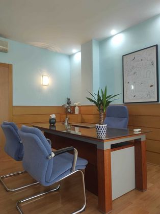 Foto 1 de Alquiler de oficina en calle Necora de 1 habitación con muebles y aire acondicionado