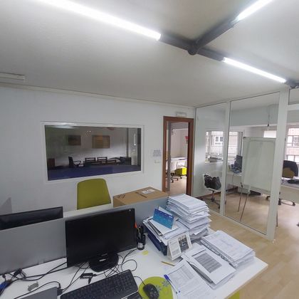 Foto 2 de Alquiler de oficina en calle Francisco Orejas Sierra de 5 habitaciones con terraza y muebles