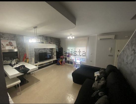 Foto 2 de Venta de dúplex en calle Sierra Verdelena de 3 habitaciones con garaje y muebles