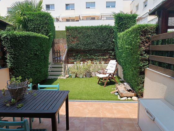 Foto 2 de Casa adosada en venta en calle Castelló de la Plana de 3 habitaciones con terraza y piscina