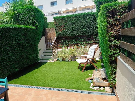 Foto 1 de Casa adossada en venda a calle Castelló de la Plana de 3 habitacions amb terrassa i piscina