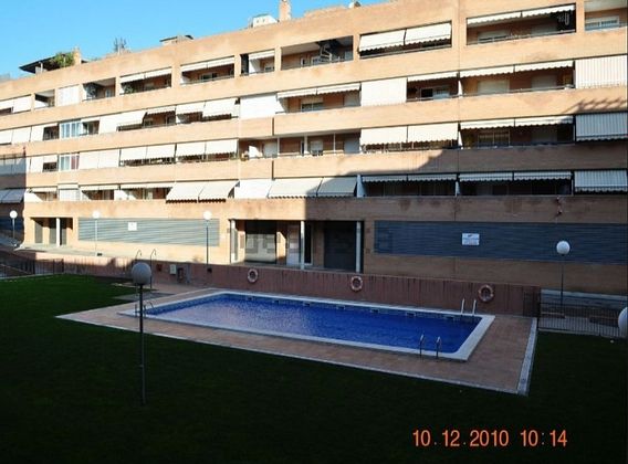 Foto 1 de Pis en lloguer a calle Lleida de 4 habitacions amb terrassa i piscina