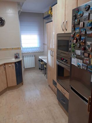 Foto 2 de Venta de piso en avenida Avda Palencia de 3 habitaciones con garaje y muebles