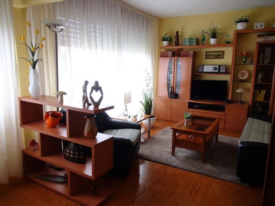 Foto 1 de Venta de piso en calle Carlos Albo de 2 habitaciones con garaje y muebles