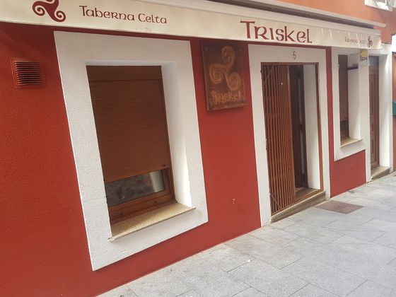 Foto 1 de Alquiler de local en calle Rúa Do Sal con terraza y muebles