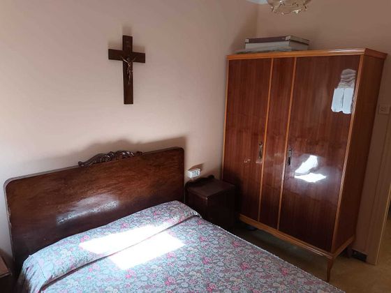 Foto 2 de Piso en venta en pasaje Sant Jordi de 3 habitaciones con muebles y balcón