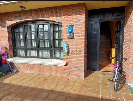 Foto 1 de Casa en venta en barrio La Puntania de 5 habitaciones con terraza y garaje