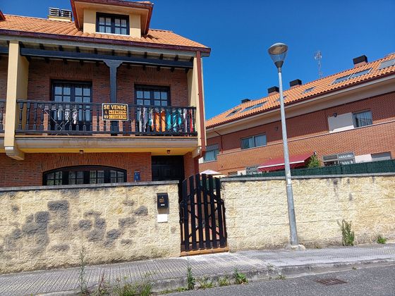 Foto 1 de Casa en venta en barrio La Puntania de 5 habitaciones con terraza y garaje
