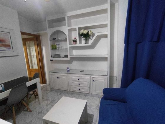 Foto 1 de Venta de apartamento en calle Álvarez Quintero de 2 habitaciones con muebles y balcón