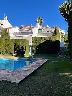 Foto 1 de Casa adossada en venda a calle Cronda de Nabrisa Oeste de 3 habitacions amb terrassa i piscina