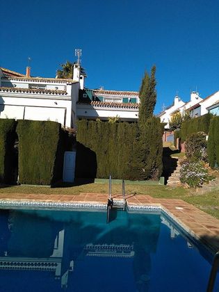 Foto 2 de Casa adossada en venda a calle Cronda de Nabrisa Oeste de 3 habitacions amb terrassa i piscina