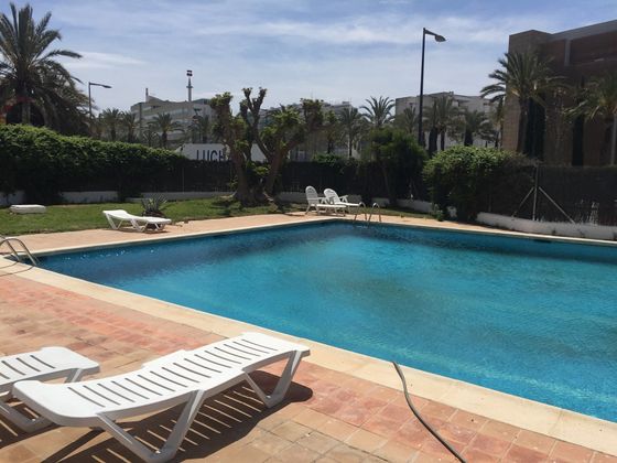 Foto 2 de Apartament en venda a avenida Ocho de Agosto de 2 habitacions amb piscina i jardí