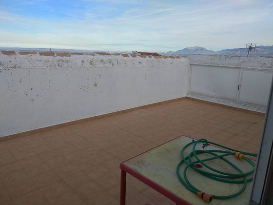 Foto 1 de Casa adossada en venda a travesía Peñuelas de 3 habitacions amb terrassa i garatge