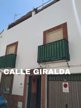 Foto 1 de Venta de casa en calle Giralda de 4 habitaciones con terraza y garaje