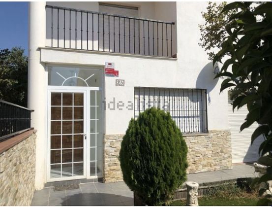 Foto 1 de Casa adossada en venda a calle Orquídea de 5 habitacions amb terrassa i garatge