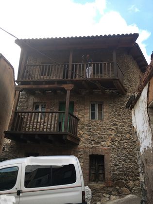 Foto 1 de Casa en venda a calle Pozo de 4 habitacions amb balcó