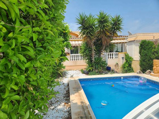 Foto 1 de Venta de chalet en calle Rio Ebro de 3 habitaciones con terraza y piscina