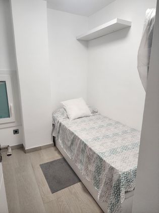 Foto 2 de Compartir piso en paseo Fabra i Puig de 3 habitaciones con muebles y ascensor