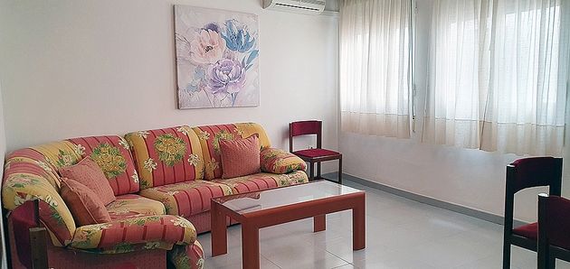Foto 1 de Pis en lloguer a calle Emilio Castelar de 2 habitacions amb terrassa i mobles
